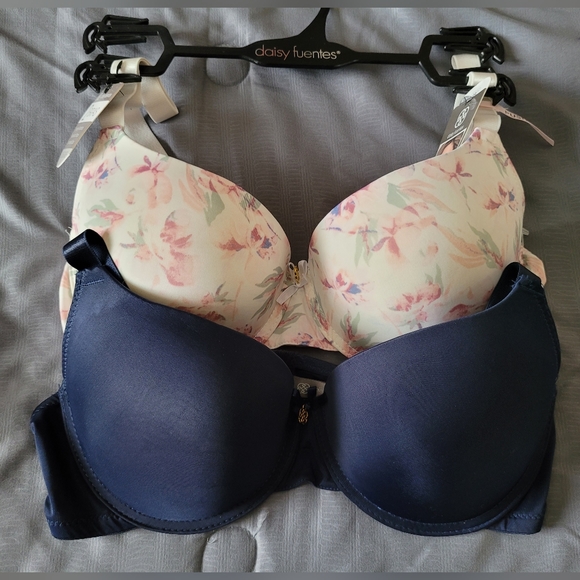 Daisy Fuentes Full Figure T-Shirt Push Up Bras (2 pk), Ivory & Navy, Sz 38C - Picture 4 of 6